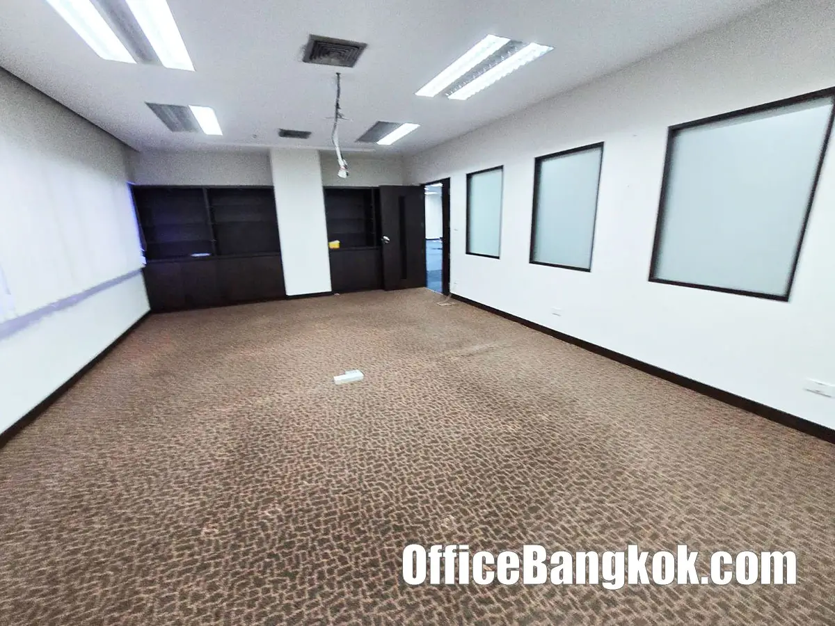 Rent Office With Partly Furnished 350 Sqm Close To Asok BTS Station