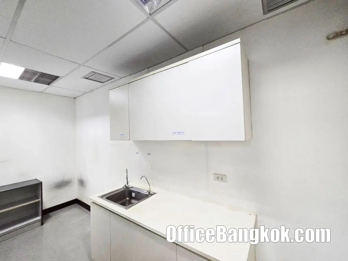 Rent Office With Partly Furnished 350 Sqm Close To Asok BTS Station