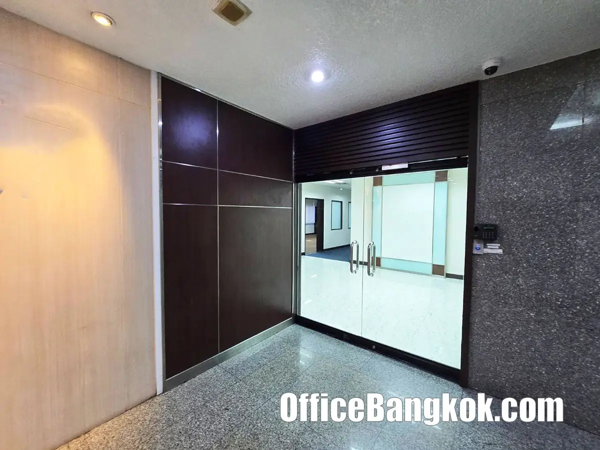 Rent Office With Partly Furnished 350 Sqm Close To Asok BTS Station