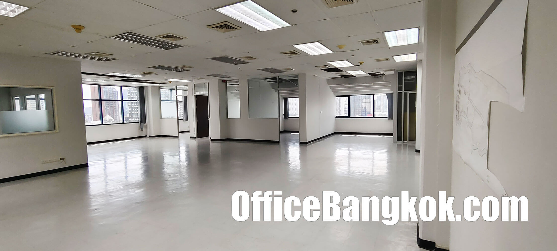 Rent Office With Partly Furnished 210 Sqm Close To Asoke BTS Station