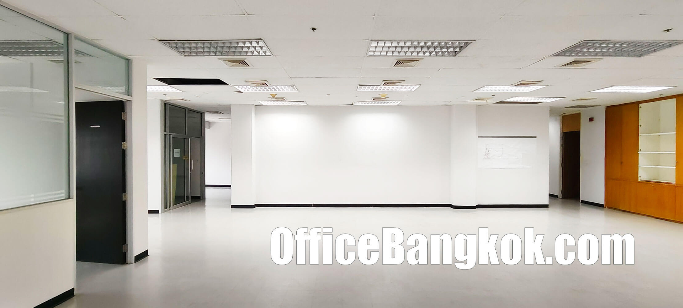 Rent Office With Partly Furnished 210 Sqm Close To Asoke BTS Station