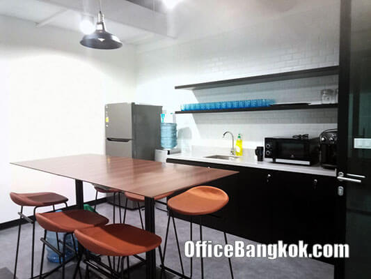 สำนักงานสำเร็จรูปอาคารเสริมมิตร ทาวเวอร์ (Service Office at Serm-Mit Tower) ออฟฟิศขนาดเล็กให้เช่าพร้อมเฟอร์นิเจอร์ทำเลอโศก