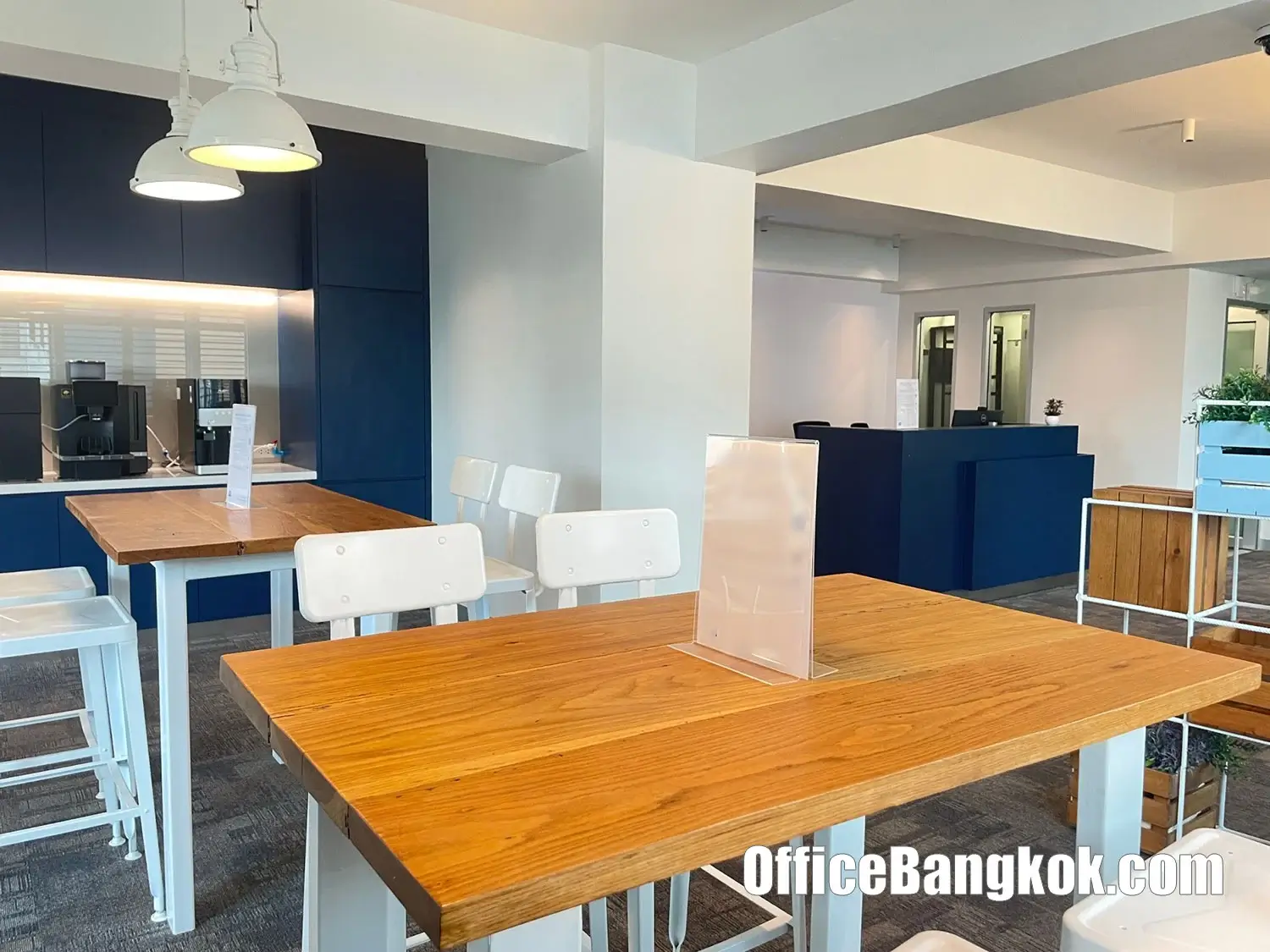 เช่าสำนักงานสำเร็จรูปอาคารบลูชิพส์ ทองหล่อ (Rent Service Office at Bluechips Thonglor) Co-Working Space และออฟฟิศขนาดเล็กให้เช่าพร้อมเฟอร์นิเจอร์ทำเลสุขุมวิท